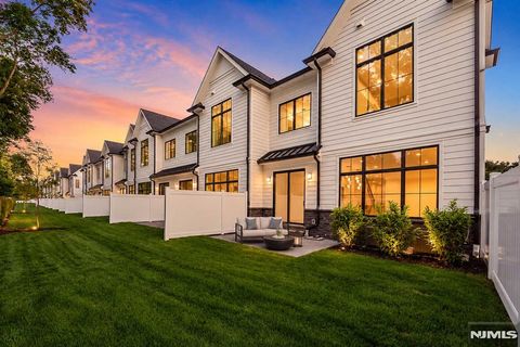 Photo of 1 Feldman CT, Paramus, NJ 07652 (MLS # 26022312)
