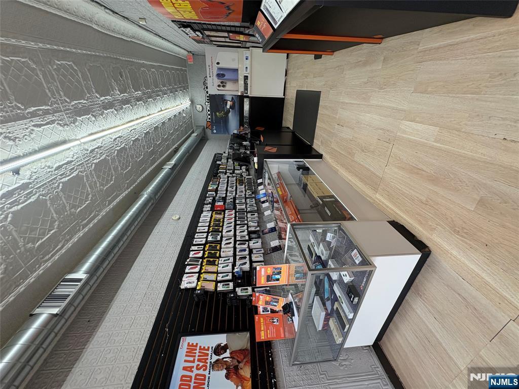 121-123 Washington Avenue 123