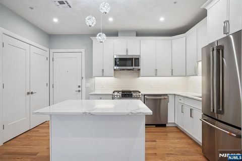 Photo of 108 Montgomery St, Bloomfield, NJ 07003 (MLS # 25041511)