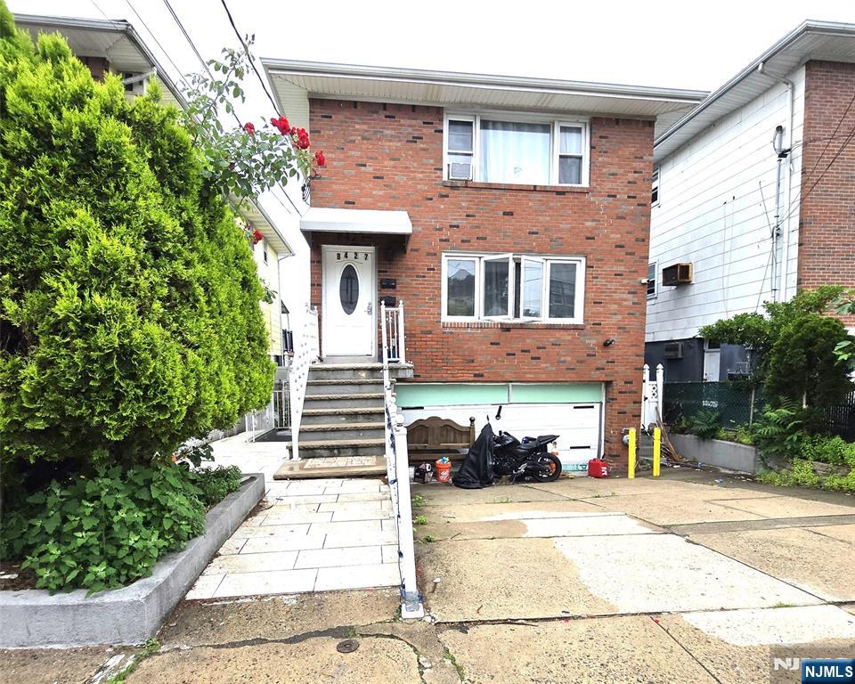 8427 Columbia Avenue, North Bergen, New Jersey - 6 Bedrooms  
3 Bathrooms  
9 Rooms - 