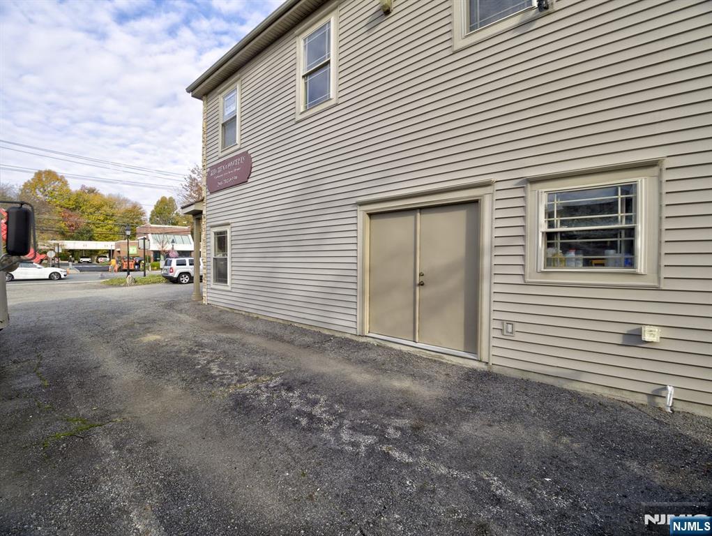 422 Livingston Street