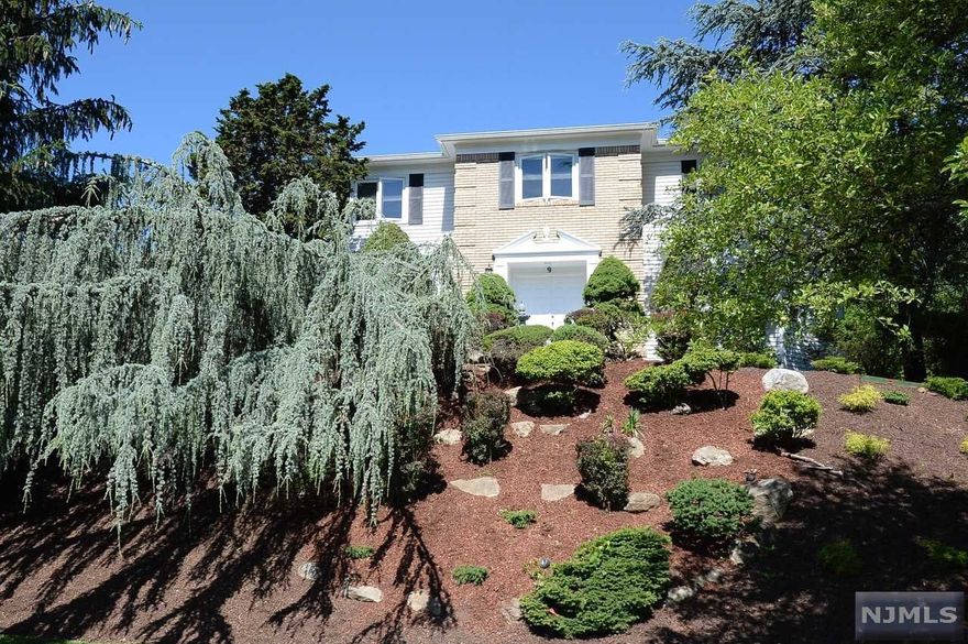 Showings begin 1/20. Immaculate custom built 5 bedroom 3 bathroom colonial! 3650 SQ FT plus finished basement! The 1st floor offers so much! Large entry foyer, living room, dining room, great room, updated kitchen, & family room with fireplace. Deck access from kitchen, family room, & laundry room! Additionally, there is a 1st floor bedroom & full bathroom perfect for guests or for all your work from home needs! The 2nd floor offers a master en-suite, with large bathroom and walk-in closets, 3 addt'l bedrooms, & new main bathroom. The full walk-out basement includes tons of storage, dry-bar, & garage access. Skyline Dr. is a cul-de-sac street! Skylights galore! This home has been freshly painted, offers lots of natural light, beautiful landscaping, new gutters, large windows, oversized garage, close to NYC trans & houses of worship.