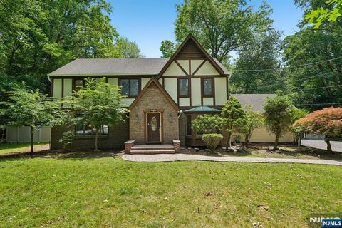 Photo of 27 Chestnut Avenue, Old Tappan, NJ 07675 (MLS # 26022099)