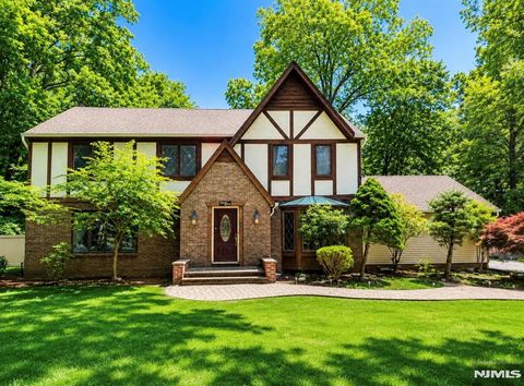 Photo of 27 Chestnut Avenue, Old Tappan, NJ 07675 (MLS # 26022099)