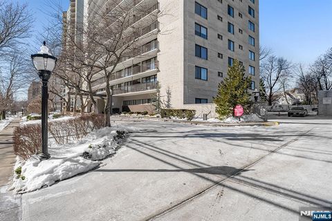 Photo of 277 Prospect Avenue #18B, Hackensack, NJ 07601 (MLS # 26004903)