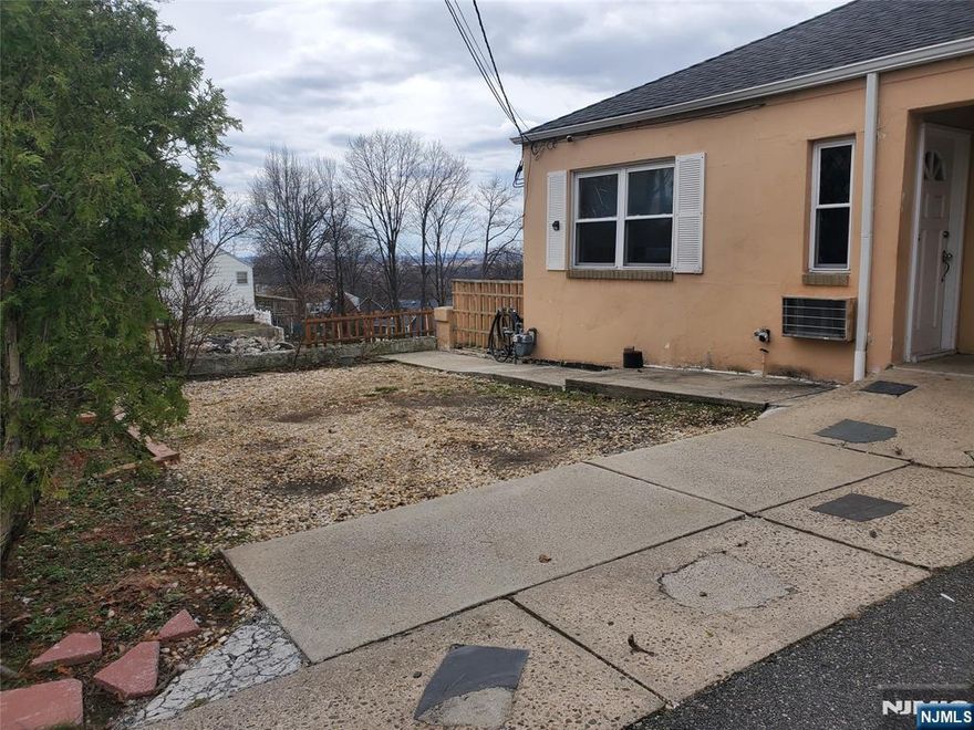 Vacant -2 Bed Room 1 full bath. ( $1800-Rent ) -Please text me for number Lock key number. Fist Month $400 discount if accept as is conditions.