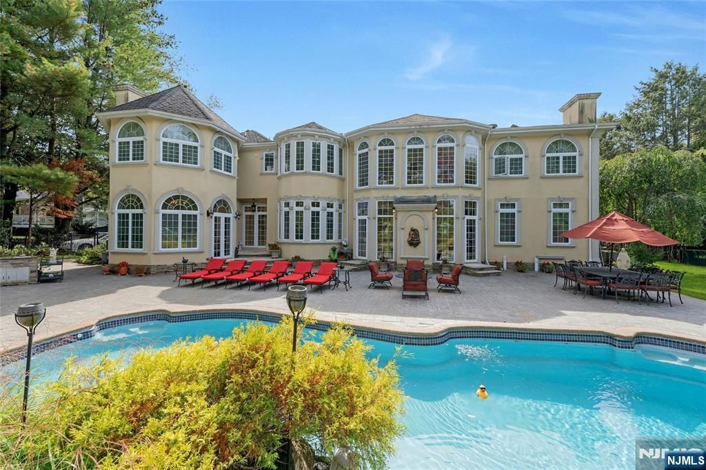 Photo of 15 Blueberry Hill, Upper Saddle River, NJ 07458 (MLS # 25035450)