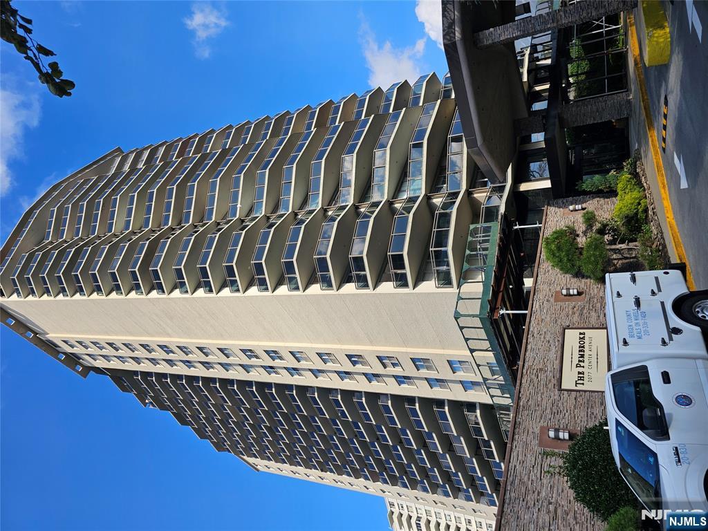 2077 Center Avenue 17D