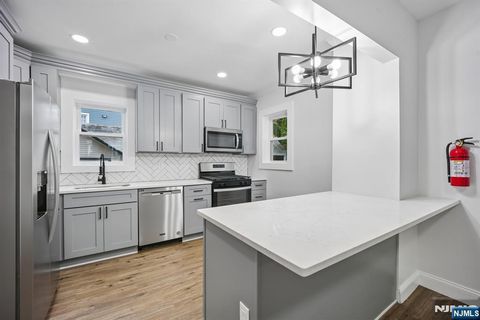Photo of 18 Hilton Avenue, Maplewood, NJ 07040 (MLS # 26018311)