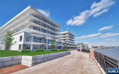 Photo of 3 Somerset Ln #615, Edgewater, NJ 07020 (MLS # 26036362)