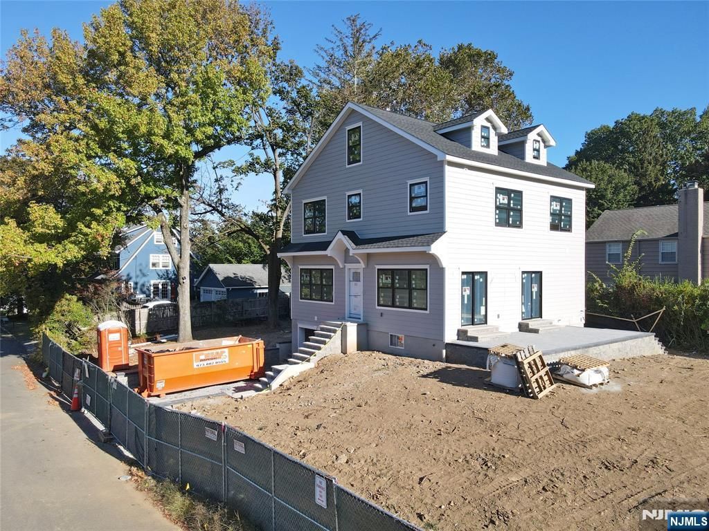 Photo of 4 Hilltop Way, Essex Fells, NJ 07021 (MLS # 25035368)