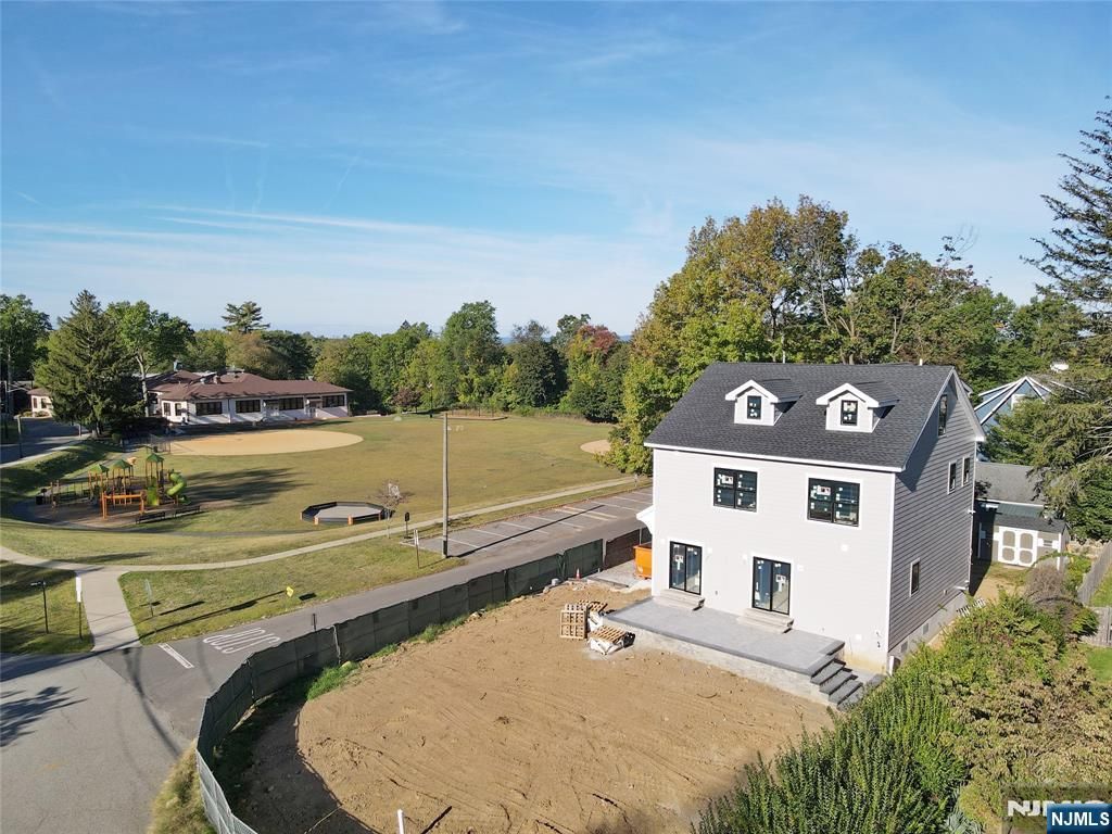 Photo of 4 Hilltop Way, Essex Fells, NJ 07021 (MLS # 25035368)