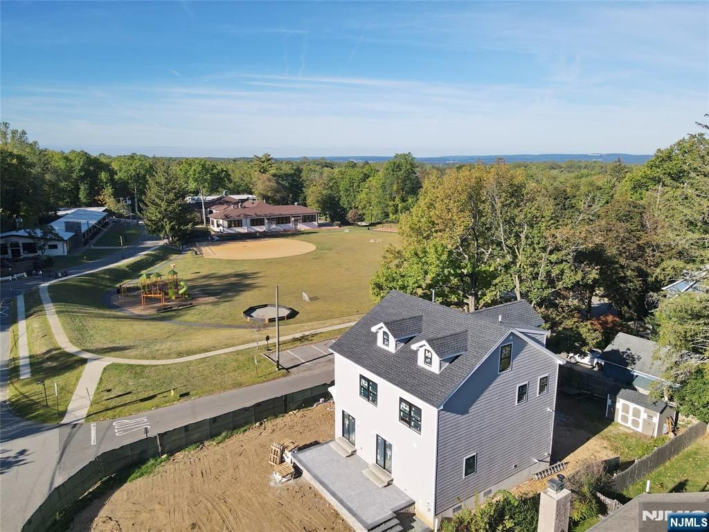 Photo of 4 Hilltop Way, Essex Fells, NJ 07021 (MLS # 25035368)