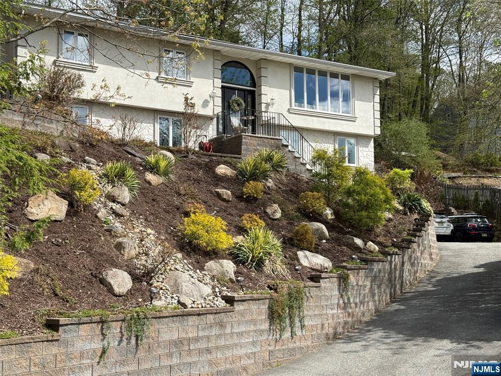 Property for Sale at 24 Morse Avenue, Butler Borough, New Jersey - Bedrooms: 4 
Bathrooms: 3 
Rooms: 10  - $724,700