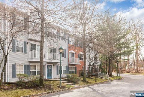 Photo of 2014 Beatrice Ct #2014, Mahwah, NJ 07430 (MLS # 26010590)