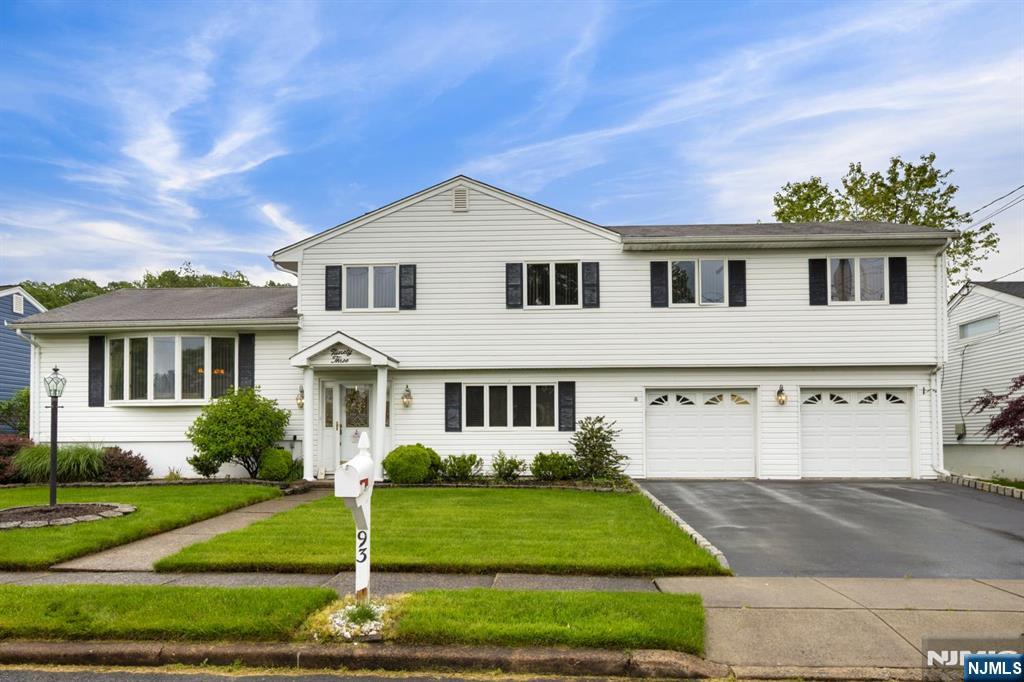Property for Sale at 93 Sandra Drive, Totowa, New Jersey - Bedrooms: 4 
Bathrooms: 3 
Rooms: 9  - $814,500