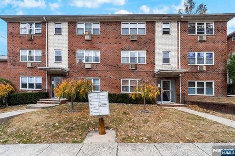 Photo of 313 Grantwood BLVD #5, Palisades Park, NJ 07650 (MLS # 26033329)