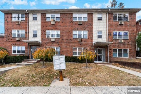 Photo of 313 Grantwood BLVD #5, Palisades Park, NJ 07650 (MLS # 26033329)
