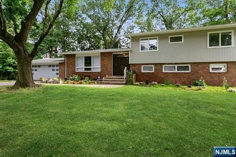 Photo of 2 Monument, Cresskill, NJ 07626 (MLS # 25027625)