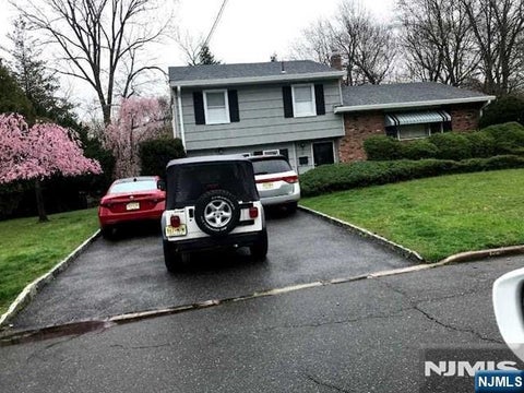 Photo of 30 Pierce, Cresskill, NJ 07626 (MLS # 26038570)