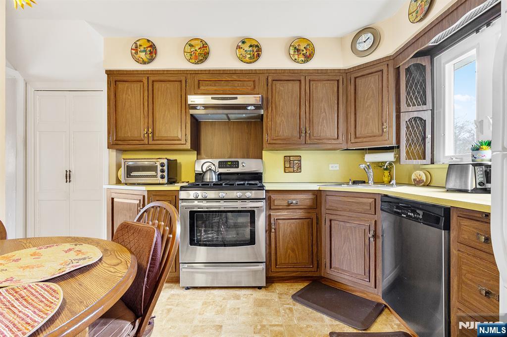 127 Village Circle East
