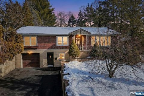 110 Lakeshore Drive Oakland NJ 07436