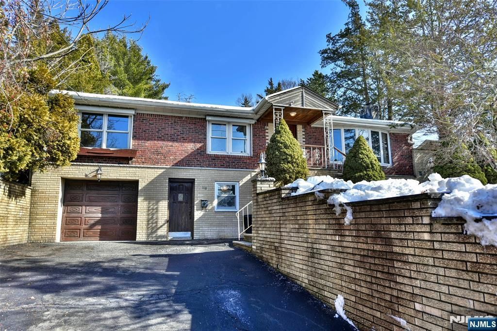 Photo of 110 Lakeshore Drive, Oakland, NJ 07436 (MLS # 26006381)