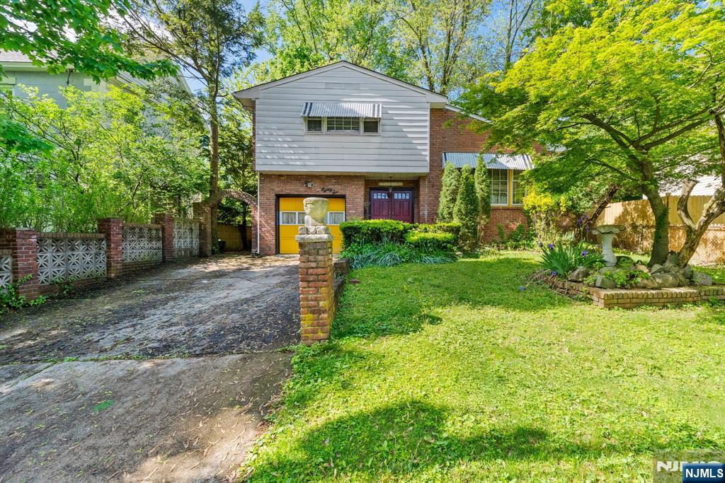 Property for Sale at 86 Fairview Avenue, Teaneck, New Jersey - Bedrooms: 3 
Bathrooms: 2 
Rooms: 9  - $549,000