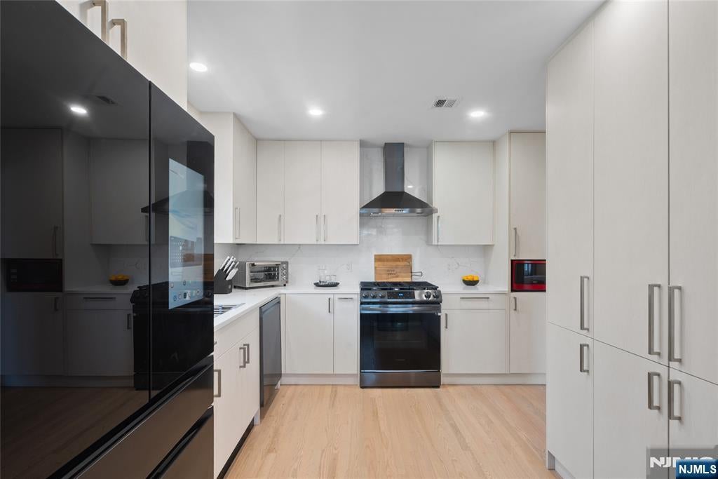 809 2nd Street 2