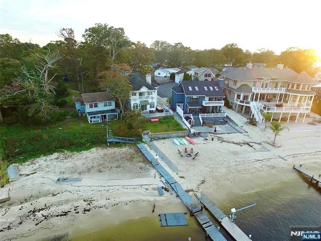 94 Beach Court