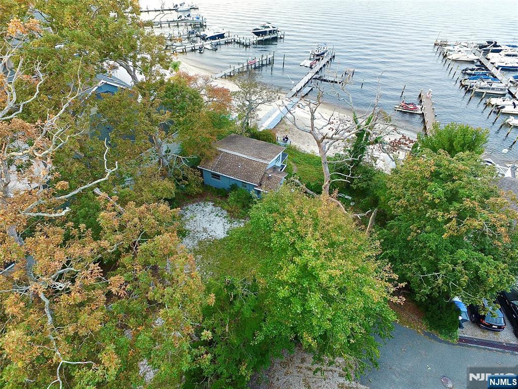 94 Beach Court