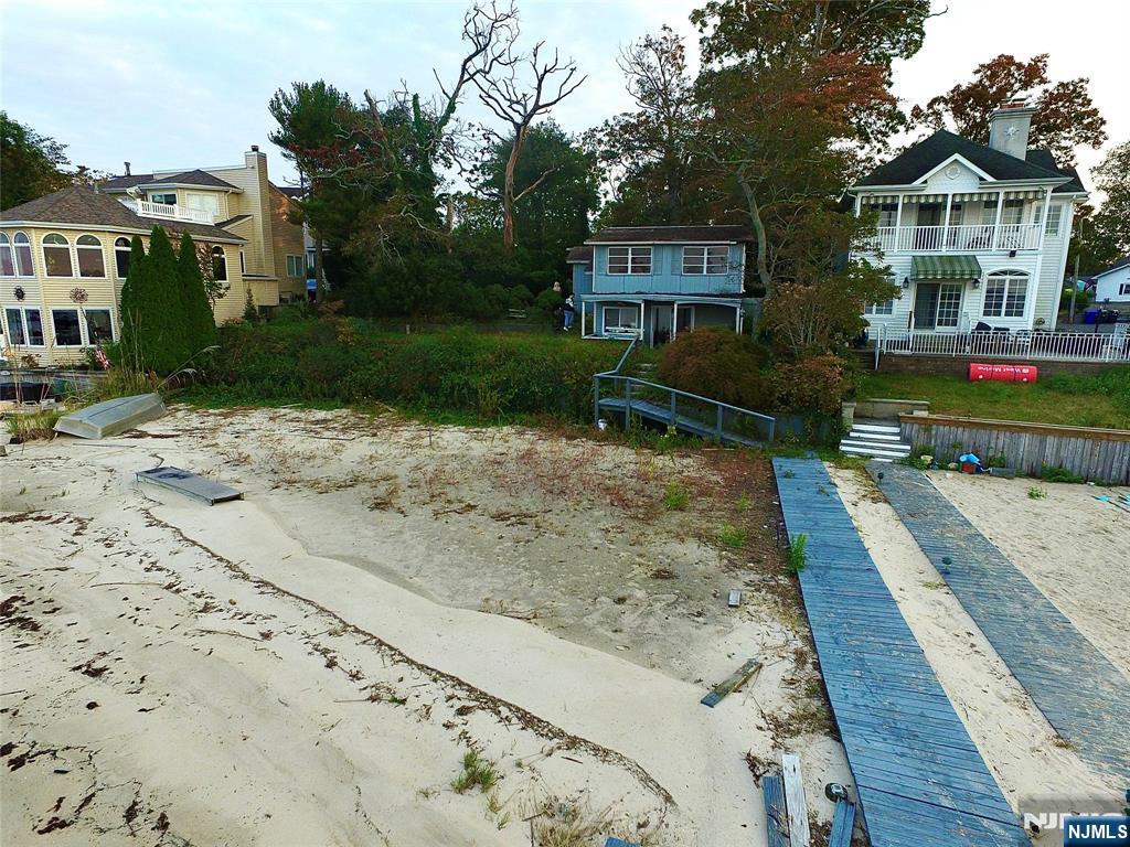 94 Beach Court