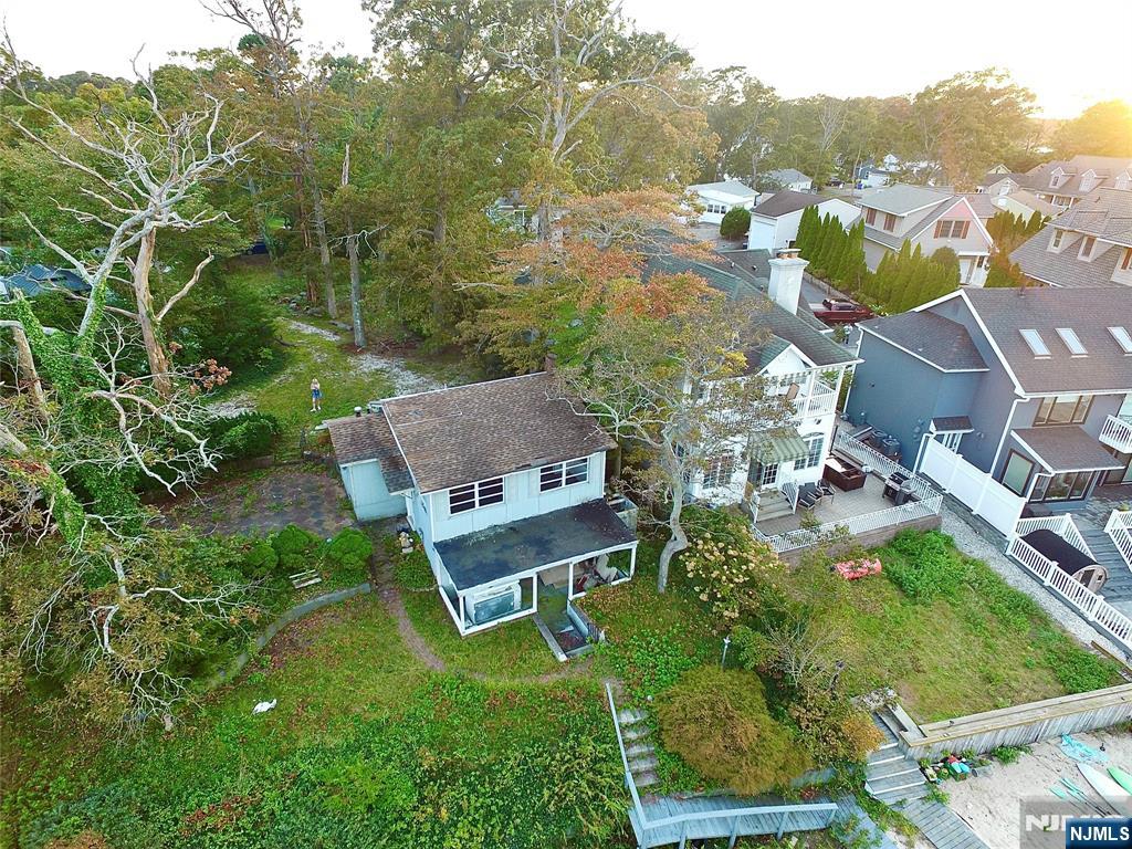 94 Beach Court