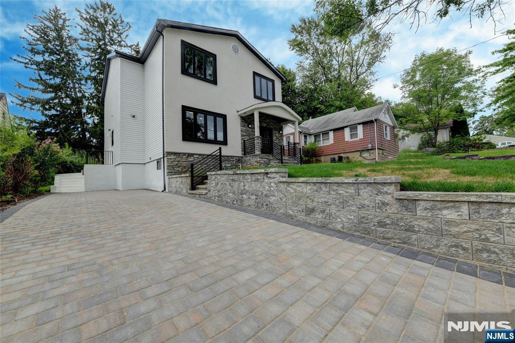 49 Longview Avenue