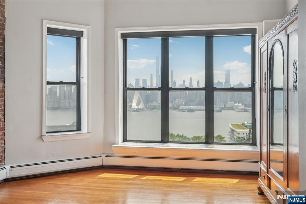 963-965 BOULEVARD EAST 4-3