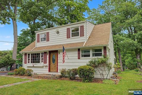 Photo of 40 Dacotah Avenue, Oakland, NJ 07436 (MLS # 26018174)