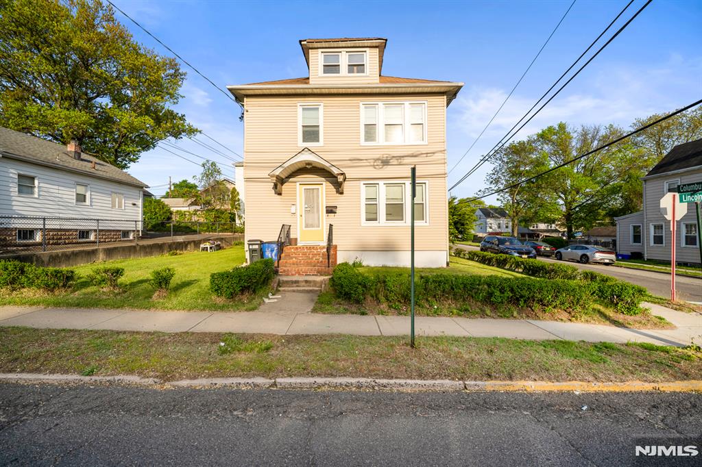 Rental Property at 47 Lincoln Ave, Fair Lawn, New Jersey - Bedrooms: 3 
Bathrooms: 1 
Rooms: 7  - $3,000 MO.