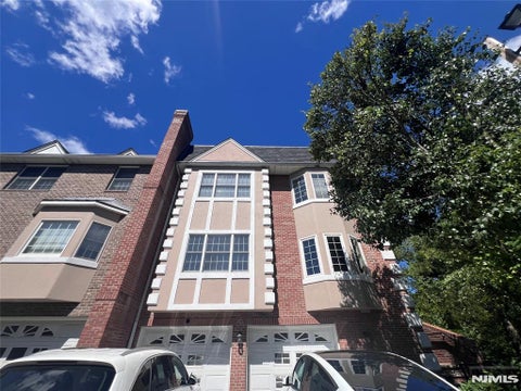 Photo of 100 Stonegate Trl #1, Cresskill, NJ 07626 (MLS # 26022167)