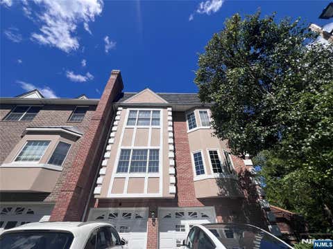 Photo of 100 Stonegate Trl #1, Cresskill, NJ 07626 (MLS # 26022167)