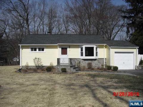 Photo of 17 Amelia Dr, Old Tappan, NJ 07675 (MLS # 25035907) Photo of 17 Amelia Dr, Old Tappan, NJ 07675 (MLS # 25035907)