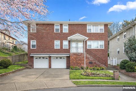 410 Mayer Court Ridgefield NJ 07657