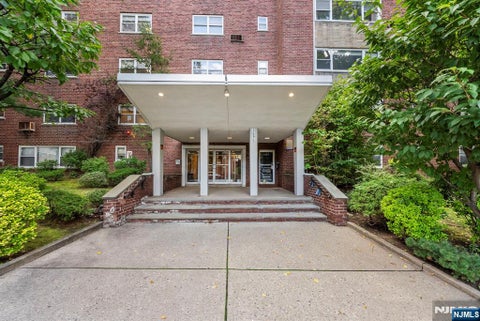Photo of 1575 Center Avenue #1F, Fort Lee, NJ 07024 (MLS # 26030387)