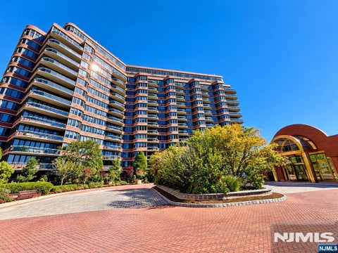 Photo of 100 Carlyle Drive #2GS, Cliffside Park, NJ 07010 (MLS # 26039797)