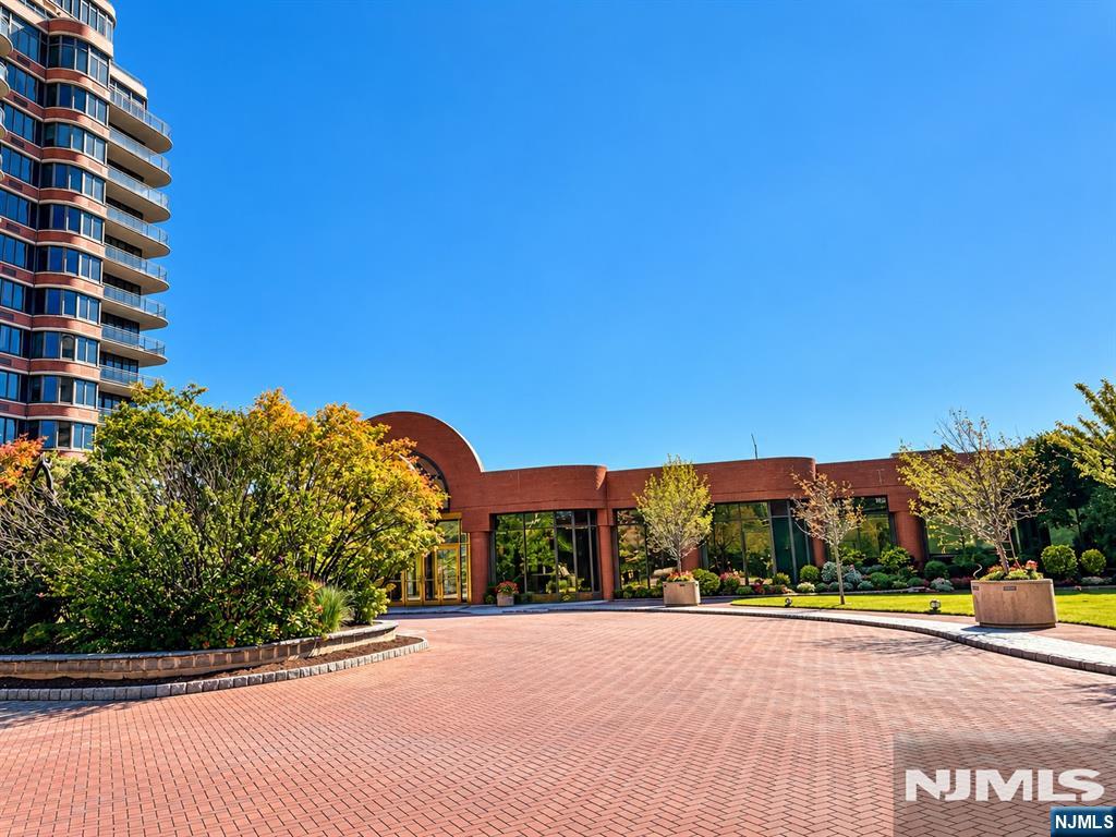 100 Carlyle Drive 2GS