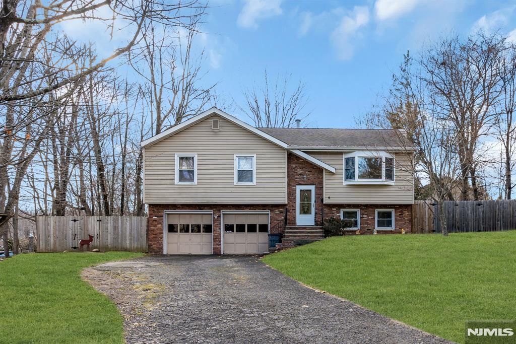 Photo of 6 Whites Lane, Waldwick, NJ 07463 (MLS # 26008124)