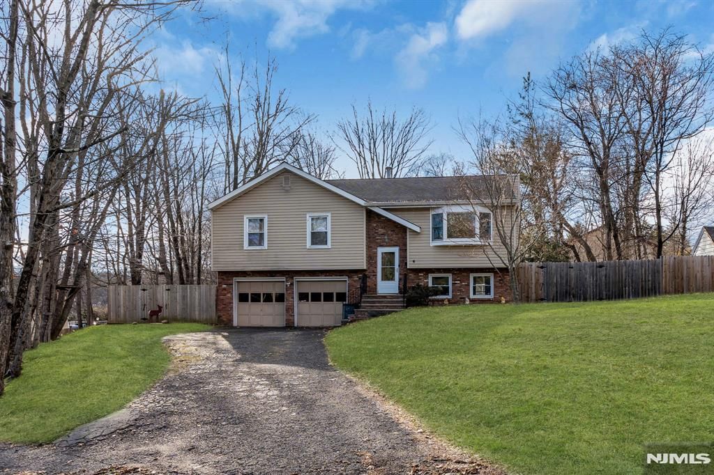 Photo of 6 Whites Lane, Waldwick, NJ 07463 (MLS # 26008124)