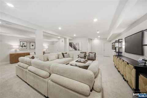 12 Belmont Place Oakland NJ 07036