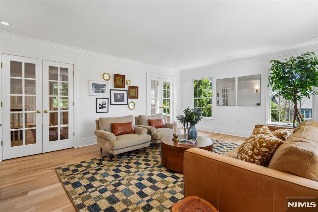 658 Ridgewood Road C0001
