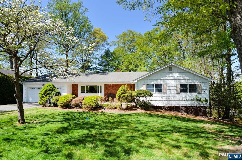 Property for Sale at 14 Arundel Road, Wayne, New Jersey - Bedrooms: 5 
Bathrooms: 3 
Rooms: 14  - $799,000