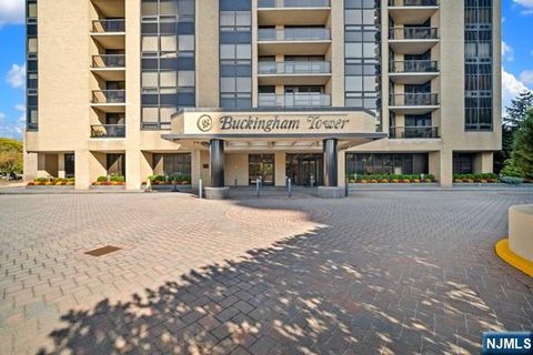 Photo of 800 Palisade Avenue #23B, Fort Lee, NJ 07024 (MLS # 25029040)